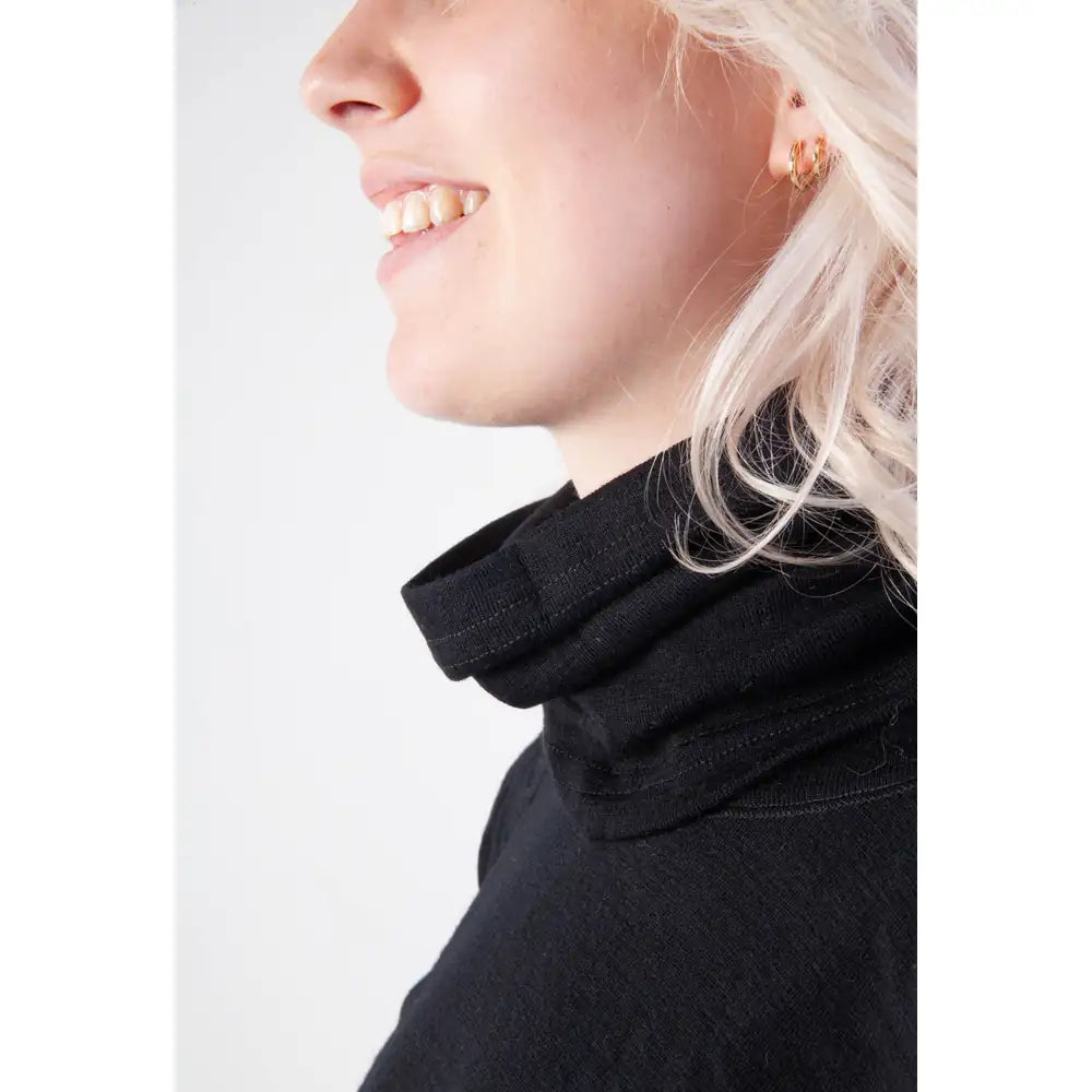 Vandre - Ribbestrikket Hals i 100% Merinoull - Svart