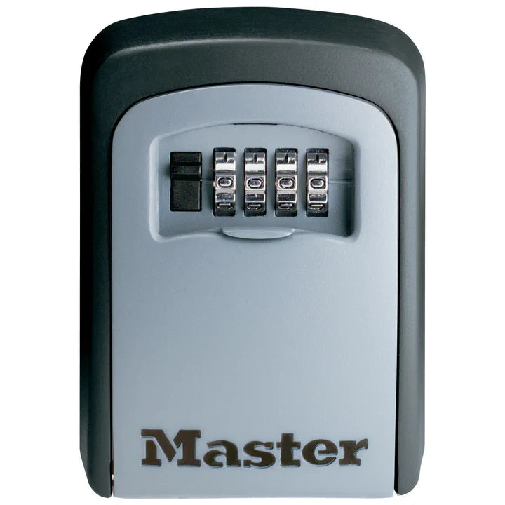 MasterLock - Vegg­montert Nøkkel­boks med 4‑Sifret Kode - Game-On.no
