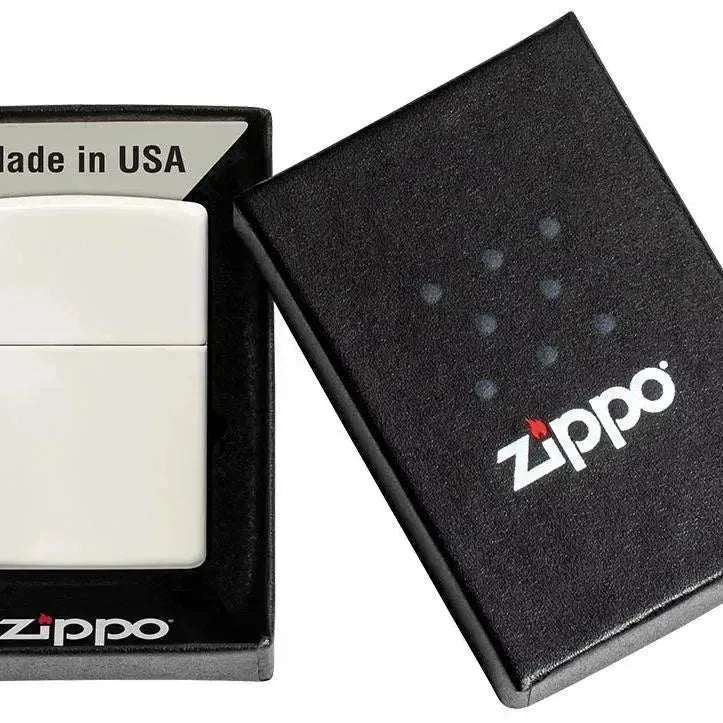 Zippo - Klassisk Hvit Selvlysende Lighter - Game-On.no