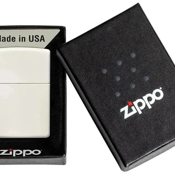 Zippo - Klassisk Hvit Selvlysende Lighter - Game-On.no